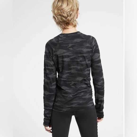 Athleta Girl Printed Power Up Black Camo long Sleeve top shirt. Girls XXL/16 - Picture 2 of 8